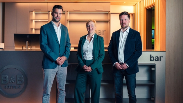 B&B Hotels mit neuem Vertriebs- und Marketingchef - (v.l.): Deniel Frey (Chief Commercial Officer), Jana Warken (HR Director) und Karsten Tremmel (Chief Information Officer) - Quelle: B&B Hotels Central & Northern Europe